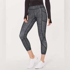 Lululemon Tight Stuff Leggings with Scallop Hem Size 8